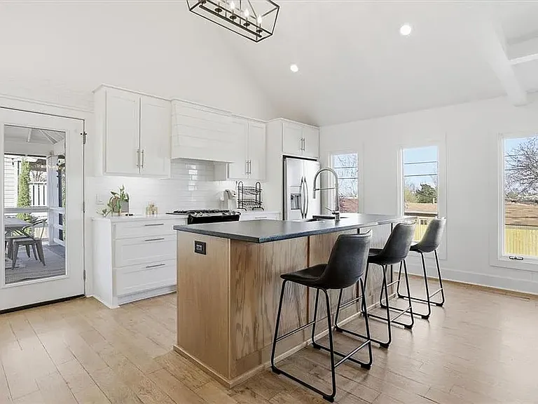 4910 Morris Ln — Photo 12