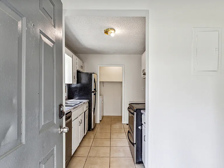 1281 Creekside Ct SE — Photo 4