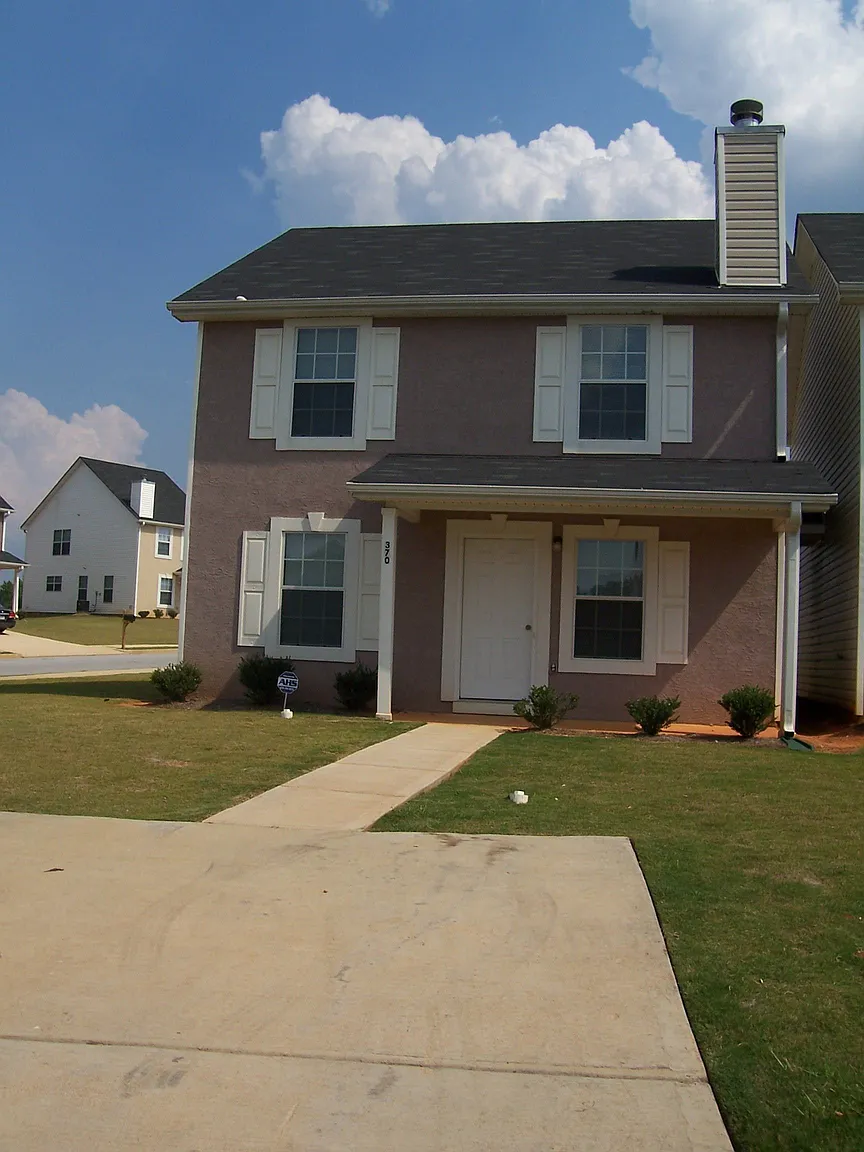 370 Crestfield Cir photo 1