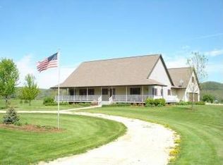 9383 Cut Across Rd, Houston, MN 55943