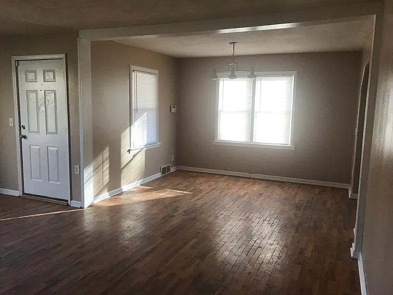 9122 McGee St — Photo 7