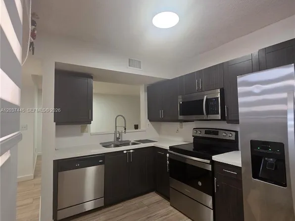 15711 SW 137th Ave APT 101, Miami, FL 33177