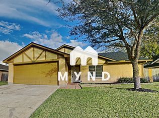 10011 Limewood Ln, Sugar Land, TX 77498