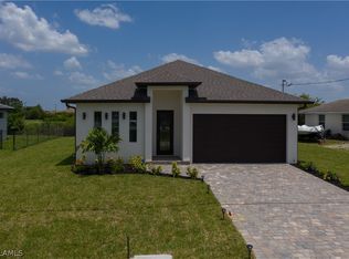 1027 NE 10th Place Cpe, Coral, FL 33909