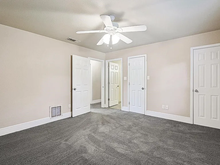 218 Raintree Dr — Photo 17