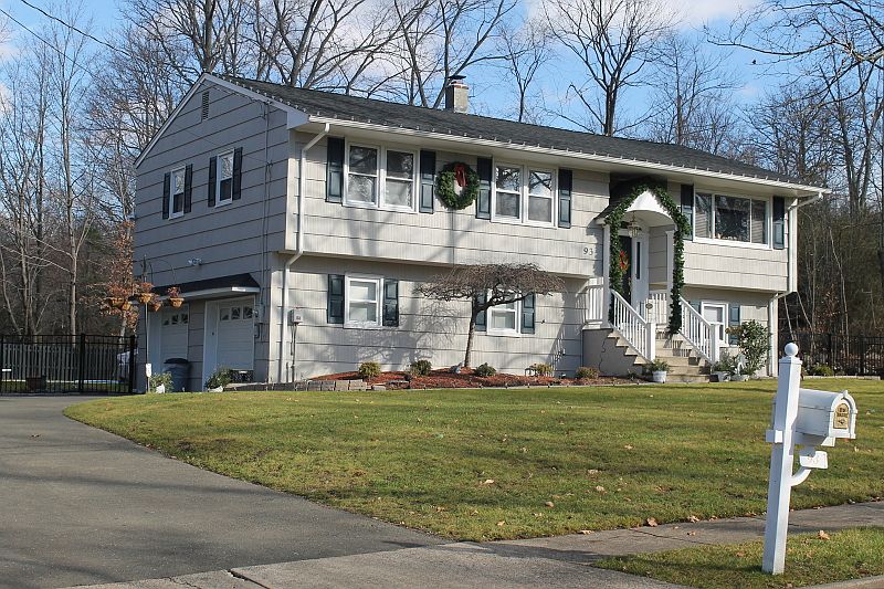 2nd image of 93 Algonquin Trl