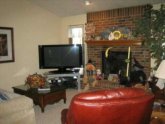 4th image of 11 Woodland Dr
