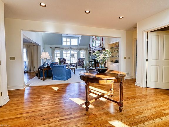 3rd image of 34 Shoreby Dr