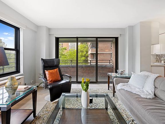 2nd image of 383 Grand St APT M506