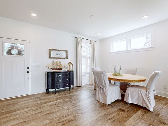 2nd image of 1017 Scenic View Ct