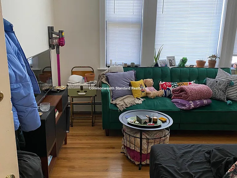 901 Beacon St #4 — Photo 2