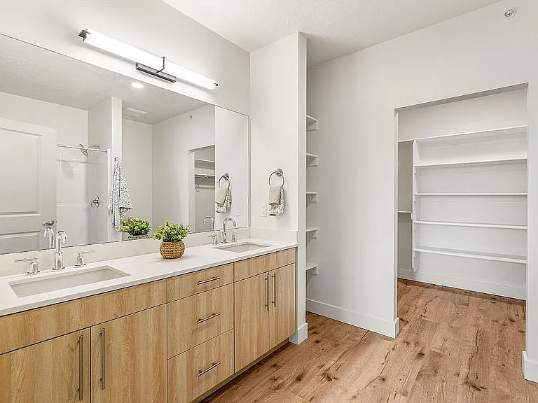 2 Bedroom Apartment Bathroom at Current Apartments in Murray