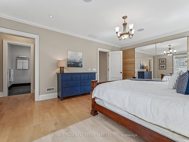 335 Lakeshore Rd W — Photo 26