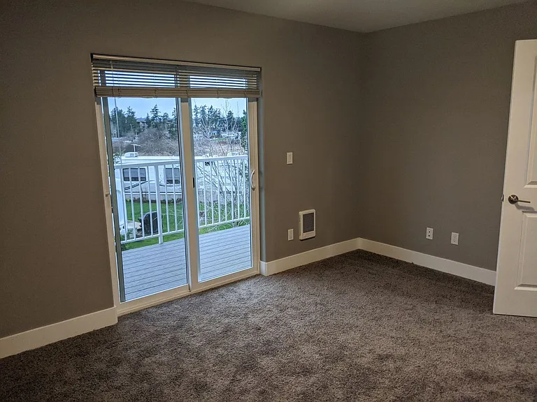 7655 Parkland Dr — Photo 3