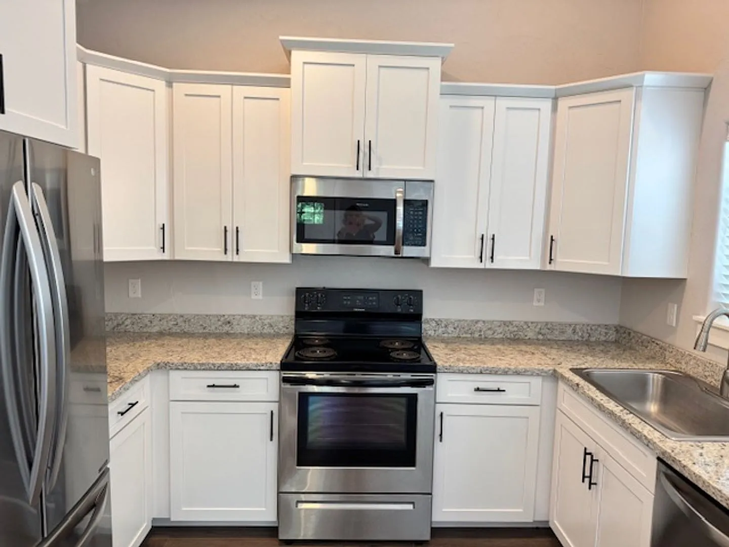 Single Level 3 Bedroom/ Upgrades W/ Easy Maintenance — Photo 2