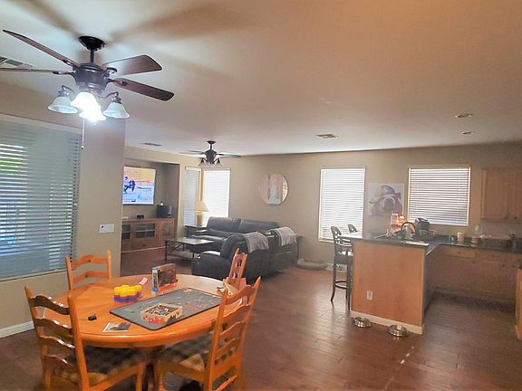 3rd image of 4437 E Palmdale Ln