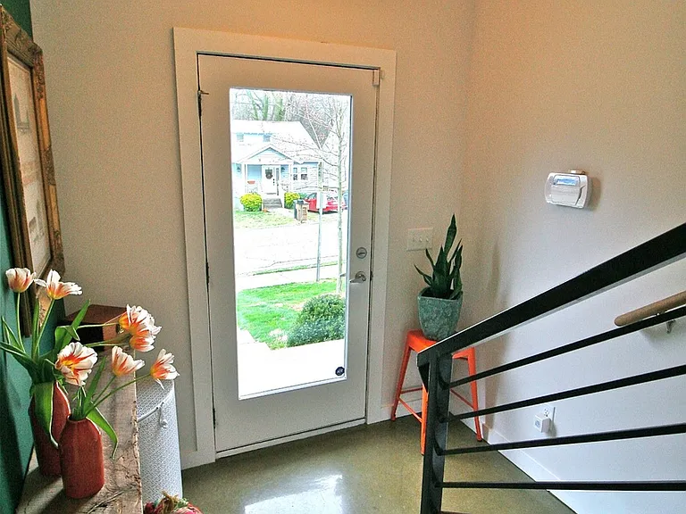 1029 Chester Ave — Photo 30