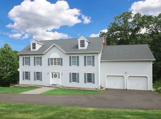 29 Quarry Ln, Hamden, CT 06518