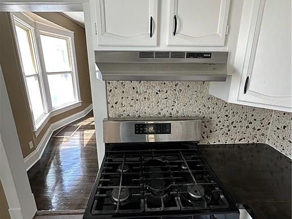 5th image of 139 Drury Ave