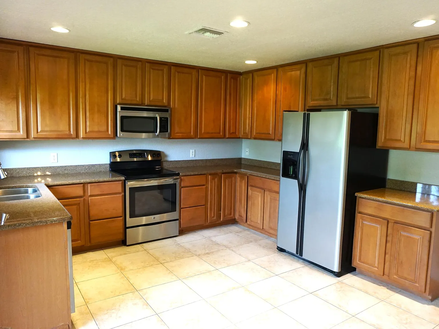 8029 N Madeira Ct — Photo 3