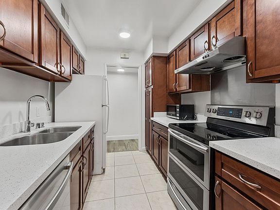 4th image of 675 Sharon Park Dr APT 113