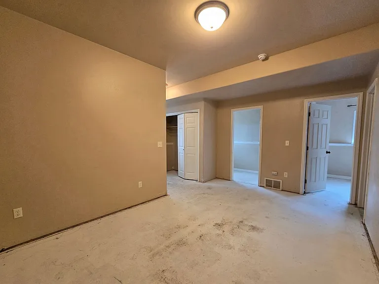 1317 Mirror Lake Ln — Photo 13