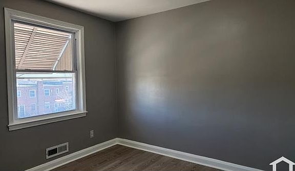 5th image of 3906 Chesterfield Ave