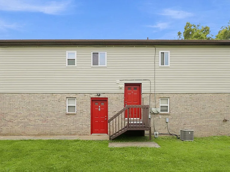 2824 Moreland Rd — Photo 2