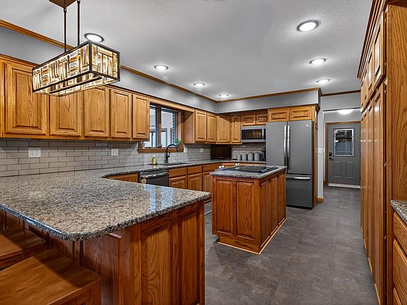 5th image of 21830 P Rd