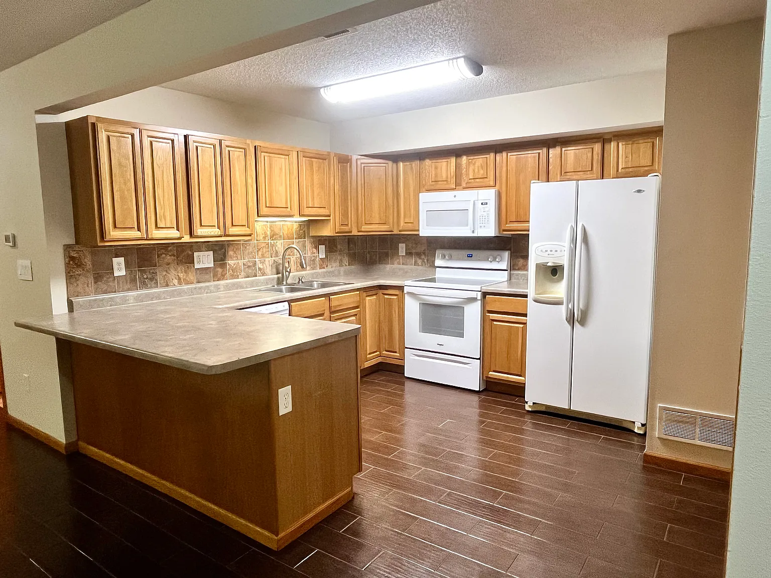 409 James Blvd — Photo 2