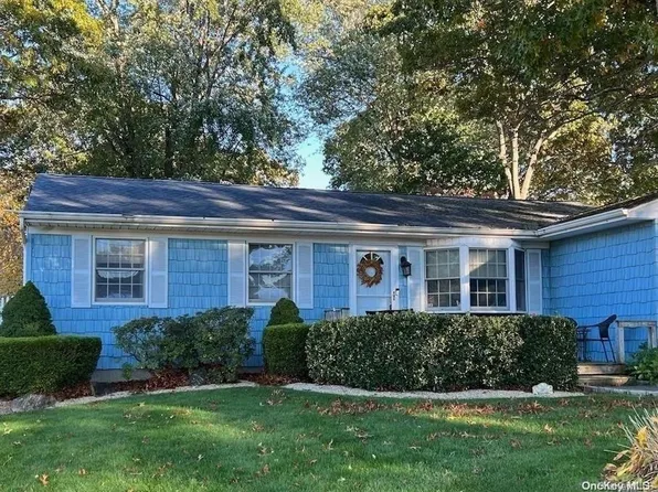 9 Pamela Lane, Selden, NY 11784