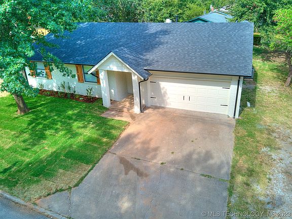 3rd image of 13496 S Hickory Pl
