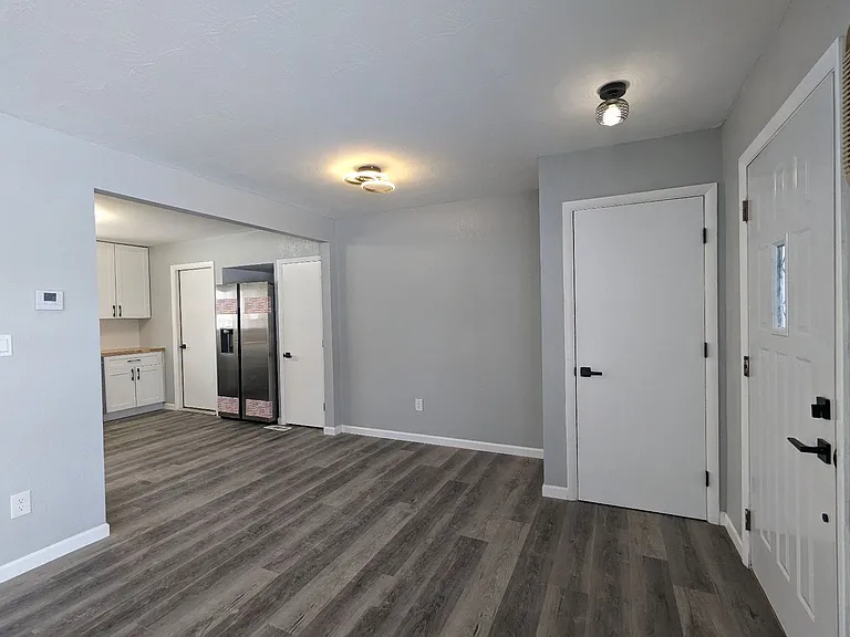 607 N Logan Ave — Photo 4