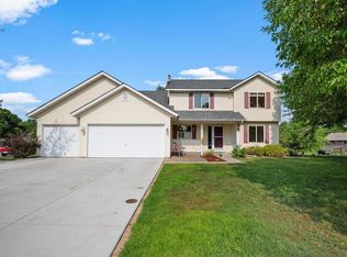 2016 Pheasant Run St, Shakopee, MN 55379