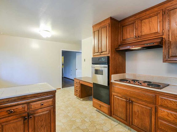 3rd image of 518 Chesley Ct