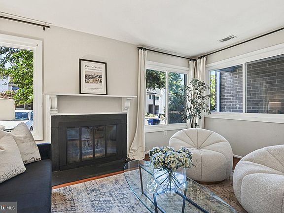 5th image of 13324 Schwenger Pl