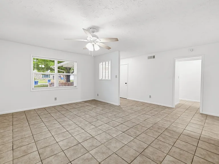 301 N Manor Dr #A — Photo 2
