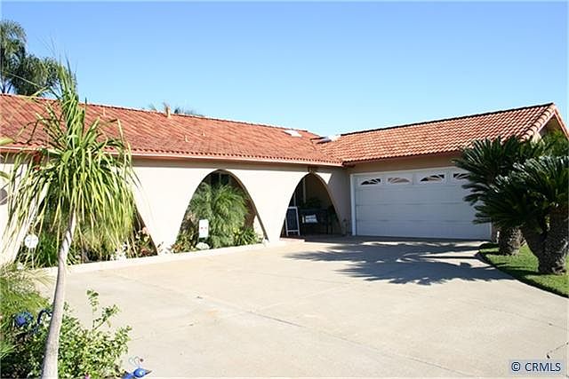 1st image of 639 E Meadowbrook Ave