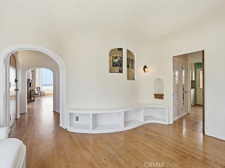 1602 The Strand — Photo 32