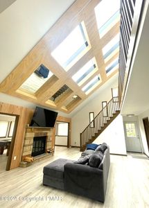8274 Natures Dr, Tobyhanna, PA, 18466