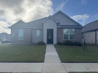 713 Lakeshore Village Dr, Slidell, LA 70461