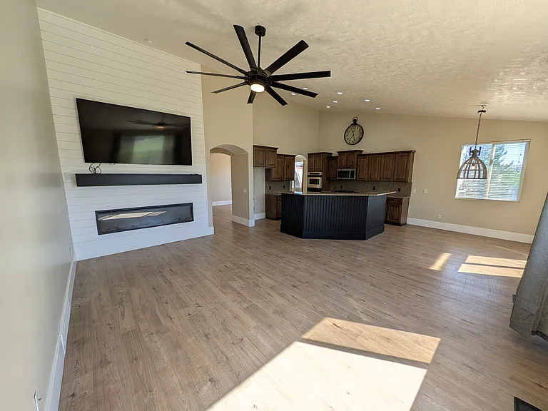 8743 N Franklin Dr — Photo 23