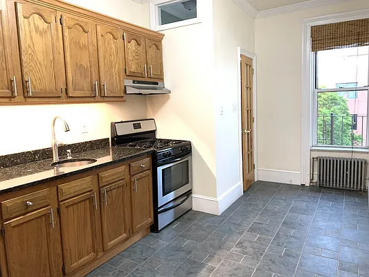 Rented by Capri Jet Realty Corp | media 50