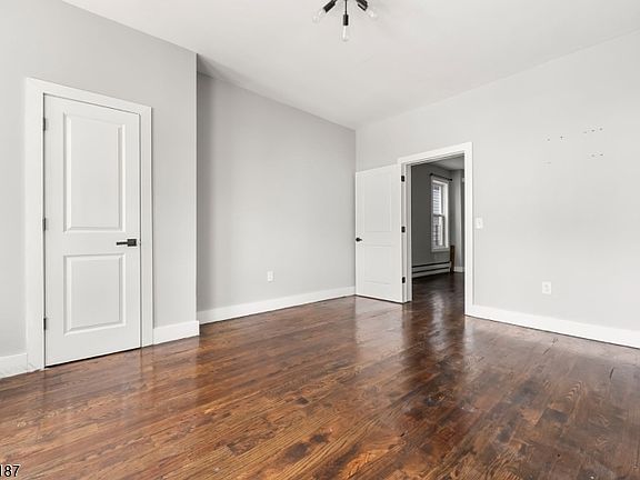 4th image of 119 Littleton Ave