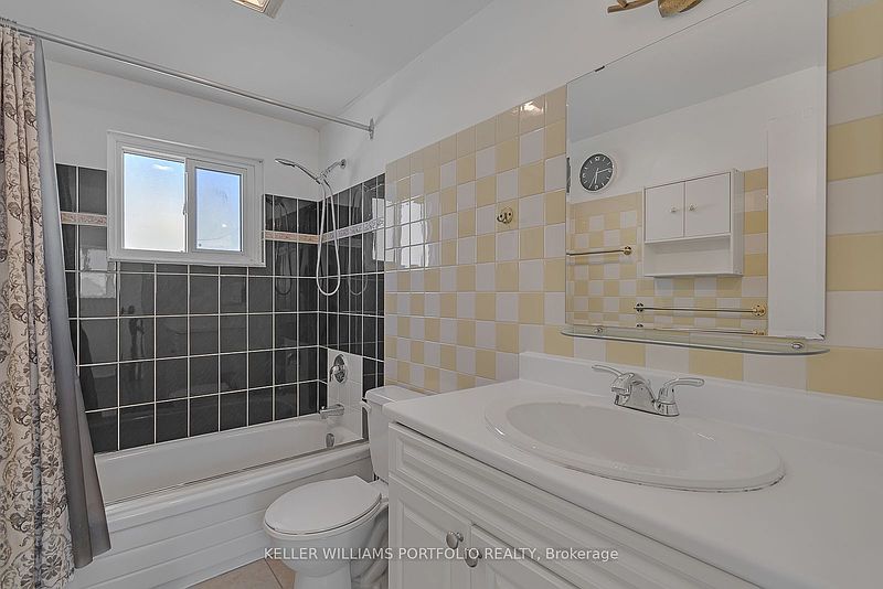 Ajax House for rent - 5 Bedrooms — photo 23