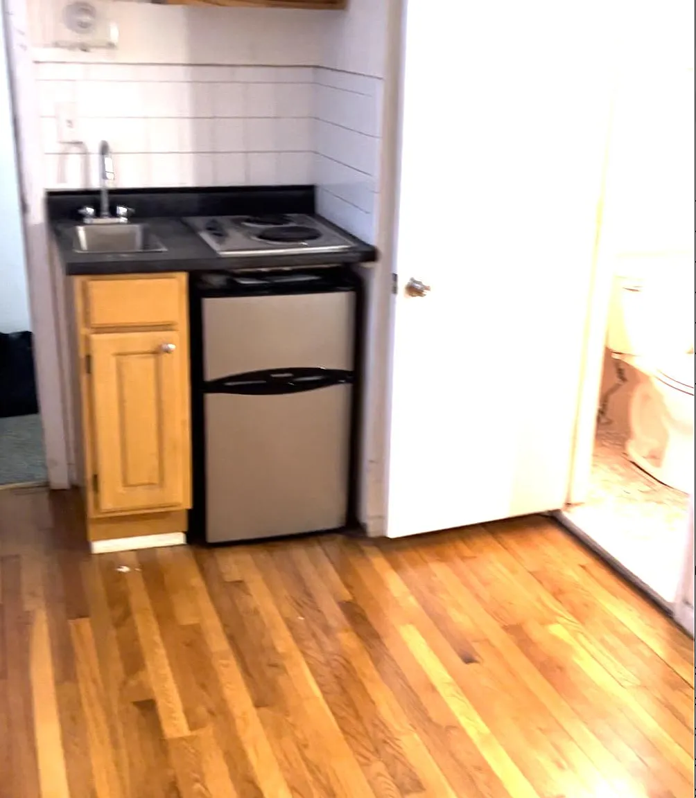 Studio, 999 sqft, $1,800 — Photo 1