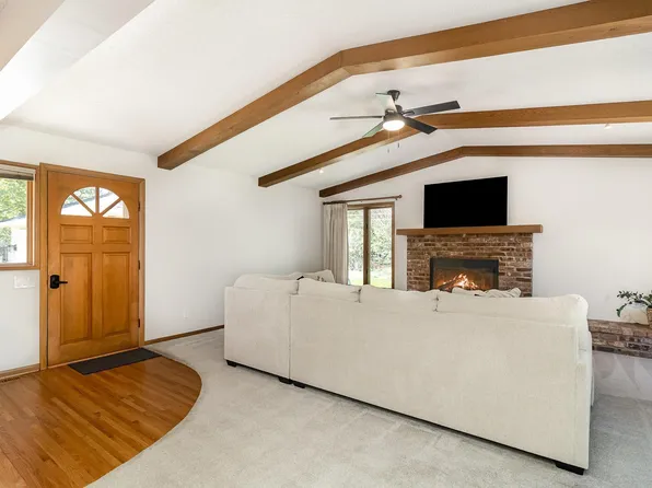 1400 E 90th St, Bloomington, MN 55425