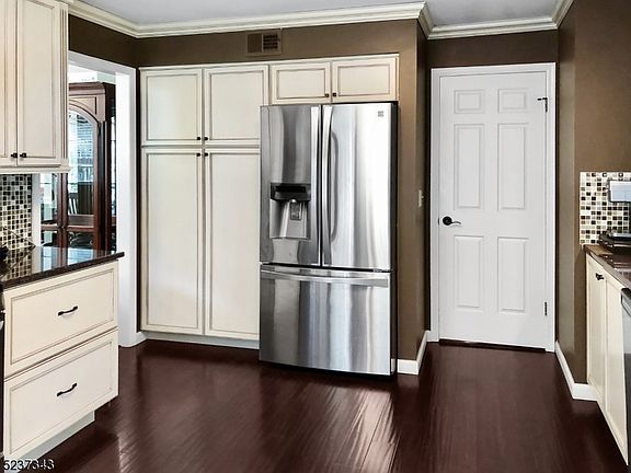 2nd image of 111 Autumn Ridge Rd