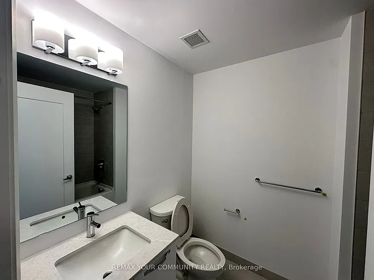 75 James St S #704 — Photo 19