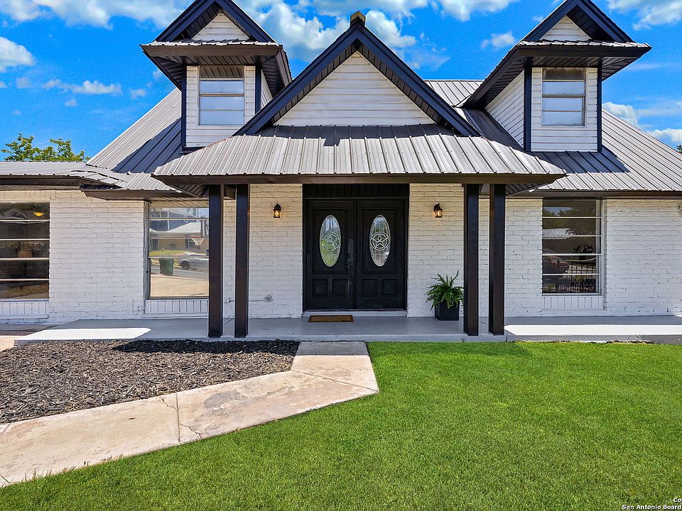 1st image of 2614 Lake Louise Dr